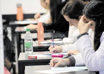 Alarcón: “Cada vez son menos los médicos que se especializan”