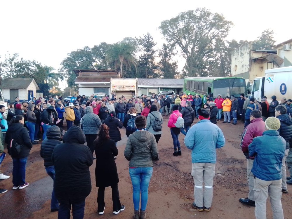 Municipales de Eldorado: “Si no nos dan el pase a planta que no esperen nuestro voto”