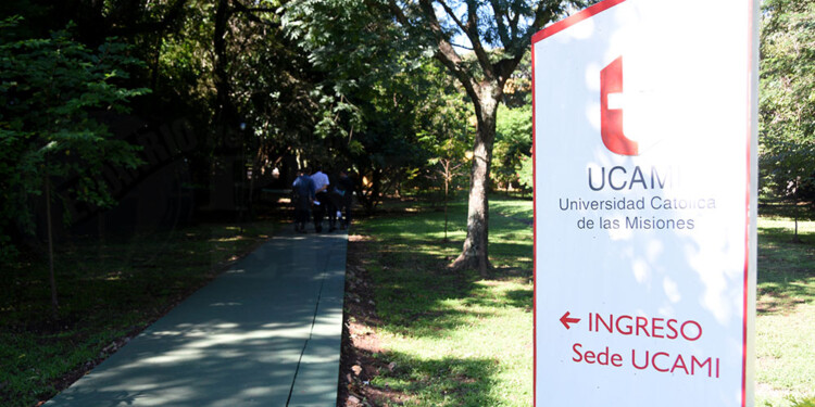 ¿SIN LÍMITES? Para muchos alumnos se hace insostenible el pago de las cuotas con los recientes aumentos e incluso están evaluando cambiarse de carrera ante la difícil realidad económica del país.