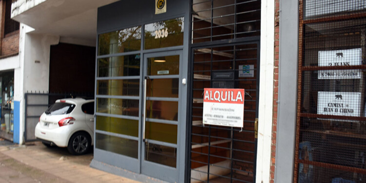 “SE ALQUILA”. Un cartel que cada vez se ve menos en las calles.