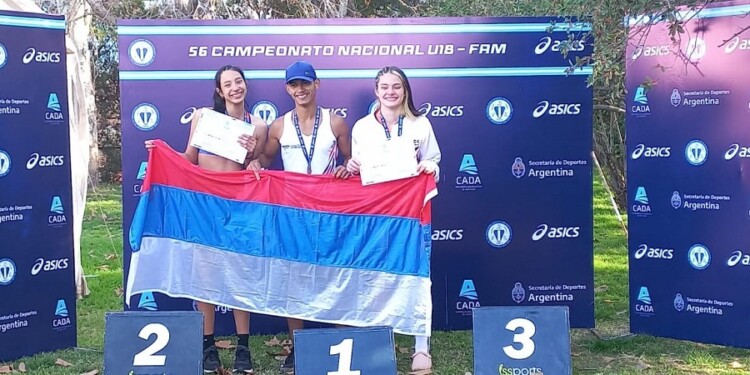 CON SUS MEDALLAS. Giuliana Bejar, Geremías Espíndola y Malena Barnatan, los que se subieron al podio.
