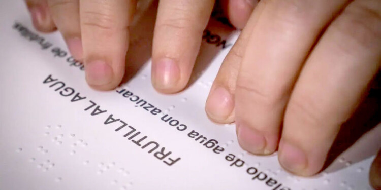 SUMAR A LOS EMPRENDIMIENTOS. Con esta actividad, buscan que locales gastronómicos y comercios tengan menús y carteles con el sistema Braille, tal como lo establece la ley aprobada en Misiones en 2022.