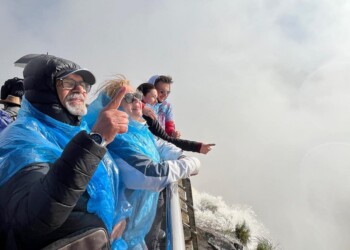 Más de 10 mil personas visitaron este martes Cataratas, que están con máximo caudal