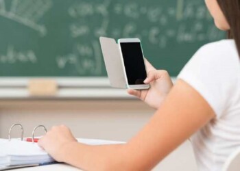 El uso de celulares en clases, nuestro editorial de hoy