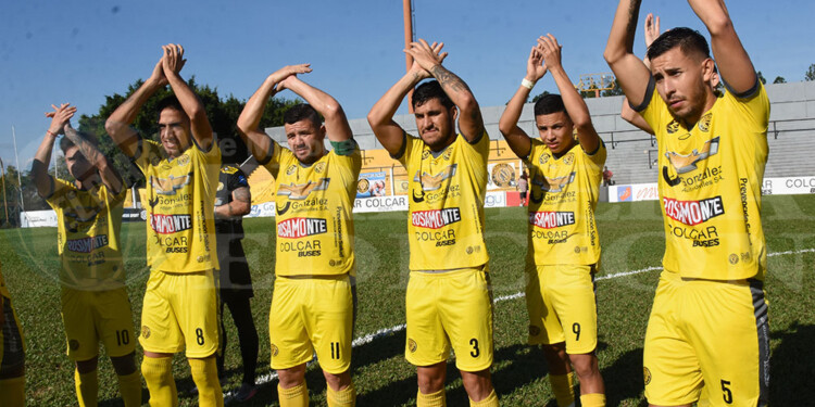 SUMAR DE A TRES. Crucero necesita un triunfo para salir del fondo de la zona.
