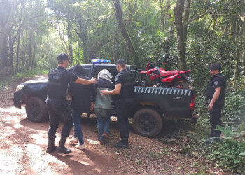 Robaron una motocicleta con una llave falsa, intentaron fugarse y fueron detenidos