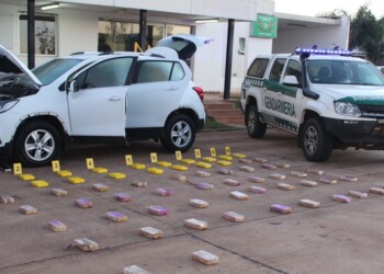 Escondía más de 70 kilos de cocaína en la carrocería