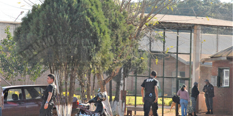 COMPLEJO PENITENCIARIO III. Uno de los accesos a la prisión provincial ubicada sobre la avenida Fundador Adolfo Julio Schwelm en Eldorado.