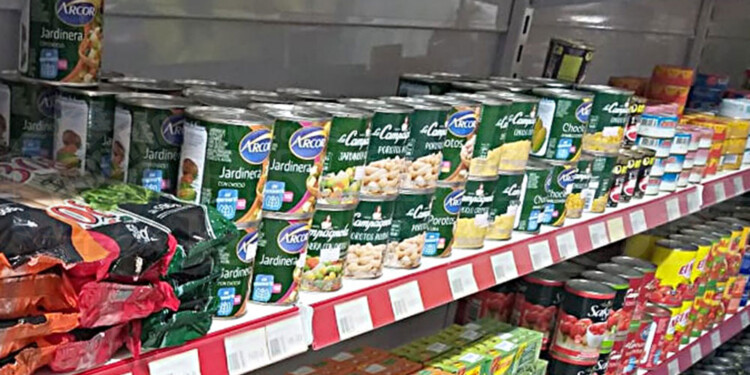 PRODUCTOS ENLATADOS. Duraznos, arvejas, tomates, choclo son algunos de los productos que serán afectados