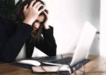 Fue despedida por comprar objetos personales con dinero de la comuna