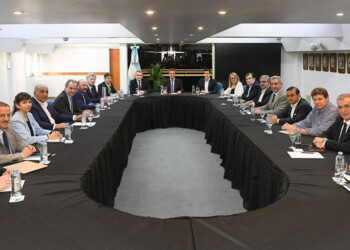 El “grupo de los 14” respaldó a Massa-Rossi y sumó a “Wado”