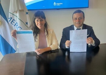 Misiones suscribió convenio con Nación para entrega de equipos informáticos a 15 municipios