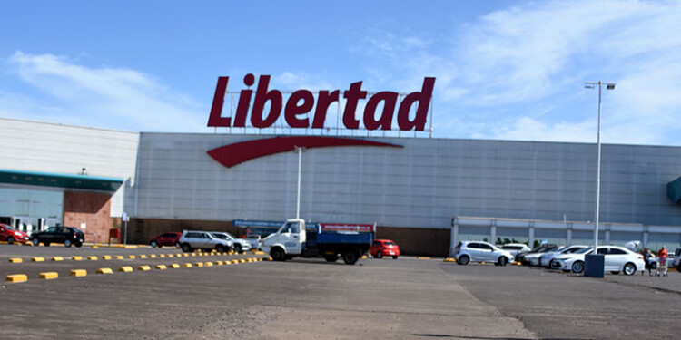 EN VENTA. El Hipermercado Libertad inauguró en Posadas recientemente un cine y un local gastronómico dentro de su predio.