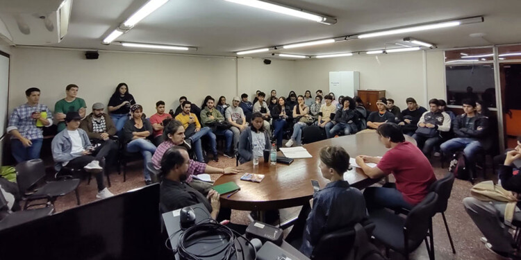 EN DISCUSIÓN. En Humanidades, esperan avanzar en el debate luego del receso de invierno y obtener resultados para los estudiantes y graduados de la carrera de Profesorado en Historia con orientación en Ciencias Sociales.