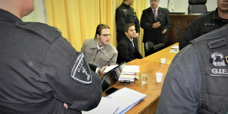 27 DE JUNIO DE 2012. Cristian Kondratiuk (con anteojos) y Jorge Da Rosa son condenados por el TP-2, siete años después el STJ alivió la acusación y la pena bajó a 20 años.
