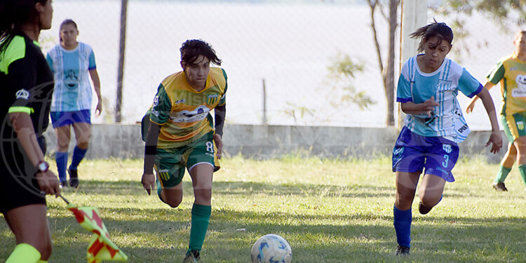DURÍSIMO. Sportivo y La Picada protagonizaron un parejo partido en el oeste.