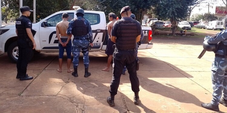 ARRESTADOS. Los agresores fueron trasladados a la comisaría y se notificaron de una prohibición de acercamiento.