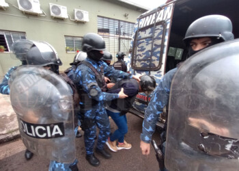 “Me amenazó de muerte, me llevó a su casa, me violó y casi ahorca con las manos a mi hija”