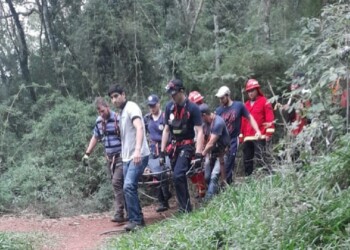 Bomberos de la Policía rescataron a una turista que cayó en el Salto “La Olla”