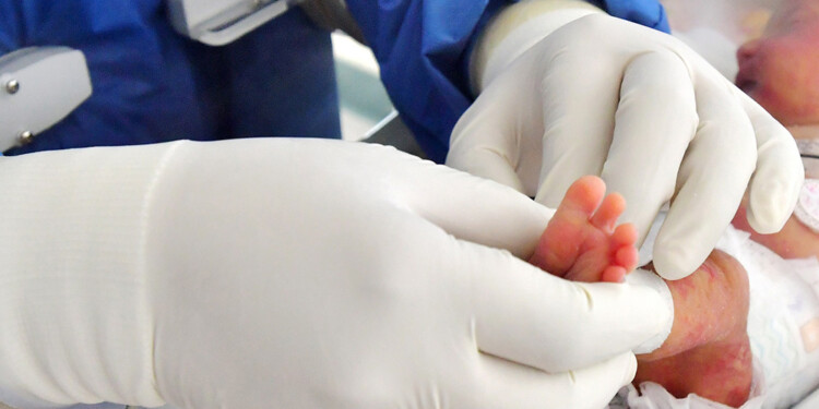 SALUD. Es una prueba sencilla a partir de una muestra de sangre obtenida del talón del recién nacido.