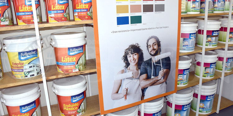 IMPACTO. “El dinero se devalúa y la gente para no perder sus ahorros sale a comprar y por ello nos sostenemos”.