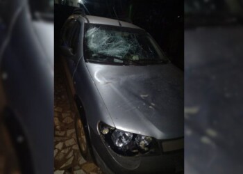 Salto Encantado: destrozó a machetazos y tiros el vehículo de su pareja