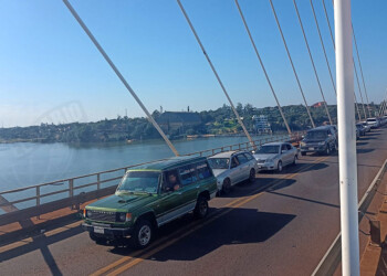 Filas en el puente San Roque: “Son un obstáculo para el turismo regional”