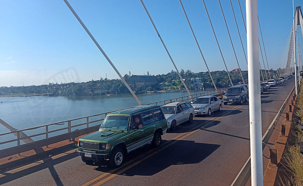 Puente Posadas-Encarnación: “Tenemos entre 200 y 300 metros de filas todavía”