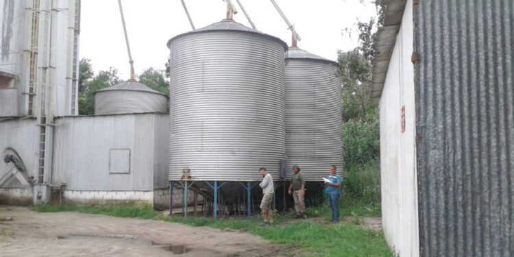 BAJA PRODUCTIVIDAD. Las instalaciones carecen de materia prima local.
