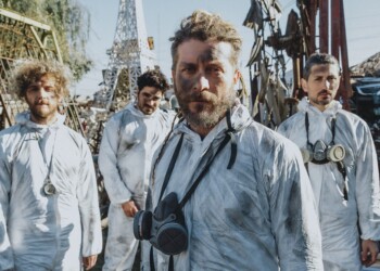 Todo Aparenta Normal, a toda máquina