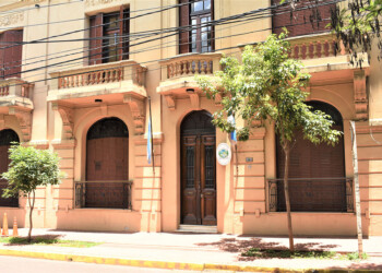 Fue condenado en suspenso por abusar de su hijastra, ahora lo juzgan por reincidente