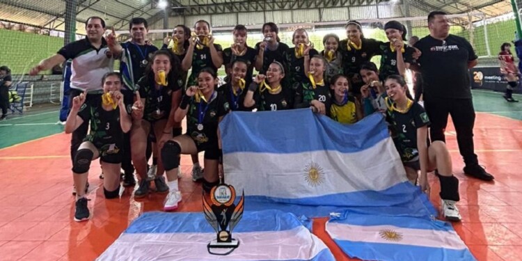 EN LO ALTO. Las chicas de Cataratas festejaron en el tradicional certamen internacional que se disputa en Argentina, Brasil y Paraguay.