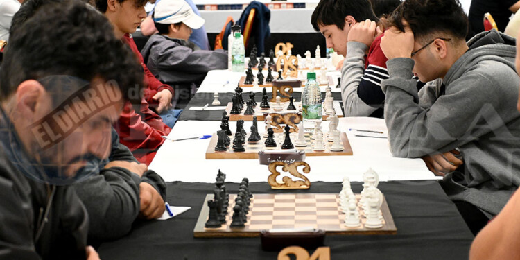 MÁXIMA CONCENTRACIÓN. Así lucía ayer el Salón Misionerita del Hotel Continental, en el inicio de la primera ronda.