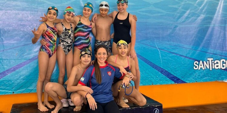 EXPERIENCIA. Los chicos, junto a la profe Friedrich, en el Madre de Ciudades.