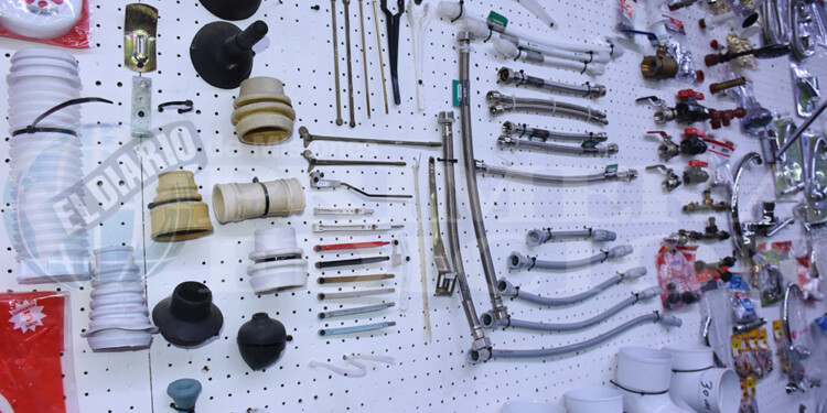 AJUSTE Y CAÍDA . Ferreteros brindaron detalles de un panorama difícil para los pequeños comercios.