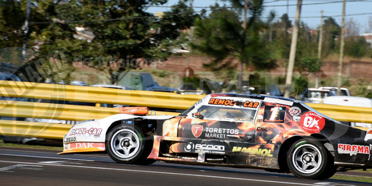 PURA VELOCIDAD. Benítez fue el más veloz en la clasificación del TC4000 y se quedó con la pole position. Partirá adelante hoy junto a “Zapallito” Sánchez.