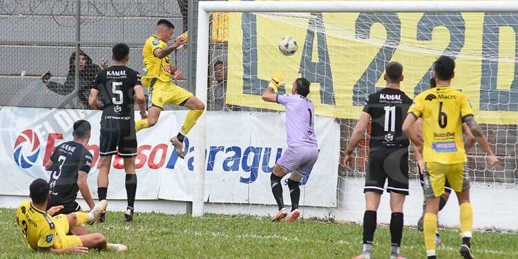 UNO Y UNO. En las dos presentaciones anteriores, Crucero sumó un triunfo y una caída ante el Cuervo salteño.