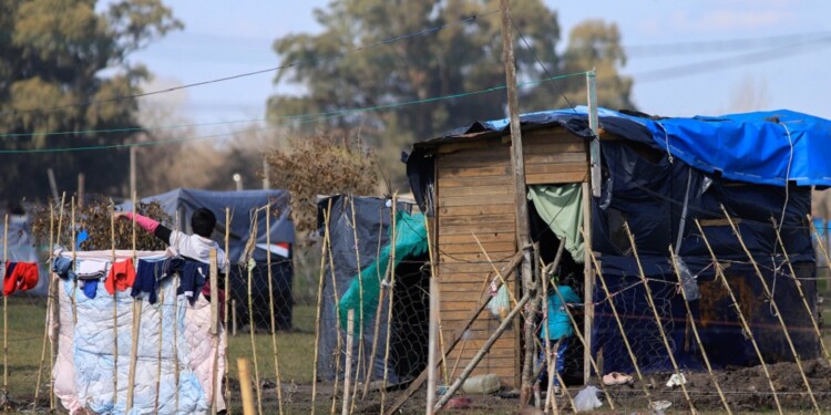 zzzznacp2NOTICIAS ARGENTINAS BAIRES, NOVIEMBRE 3: (ARCHIVO) Más de 6,5 millones de personas no acceden a un baño digno en la Argentina, conjunto que habita en cerca del 12% de los hogares del país, según datos que informó hoy el Instituto Nacional de Estadística y Censos (INDEC). Foto NA: MARIANO SANCHEZzzzz
