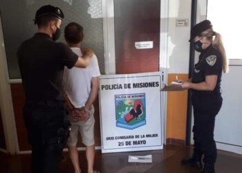 Diez años de prisión para policía retirado por apuñalar a su expareja