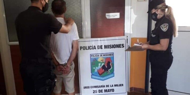 HUYÓ Y LO CAPTURARON. Tras consumar el ataque el agresor intentó escapar, pero fue detenido a las pocas cuadras.