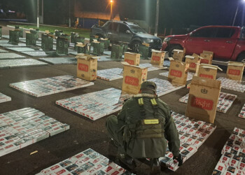 Camioneta cargada con cigarrillos atropelló un móvil de Gendarmería al intentar fugarse