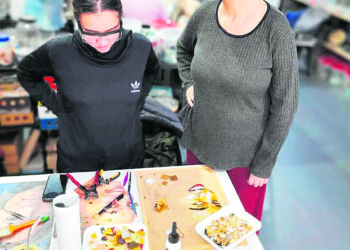 Adriana Mufarrege en retrato de mosaico