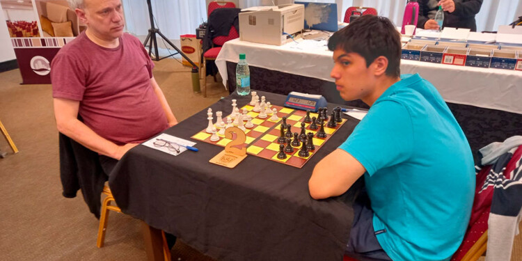 NIVEL. Wisniacki, en la partida ante el local Mateo Prado. Terminó en tablas.