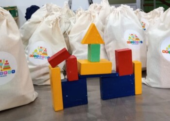 Estudiantes de Eldorado crearon Artblock, un emprendimiento de juguetes de madera descartada