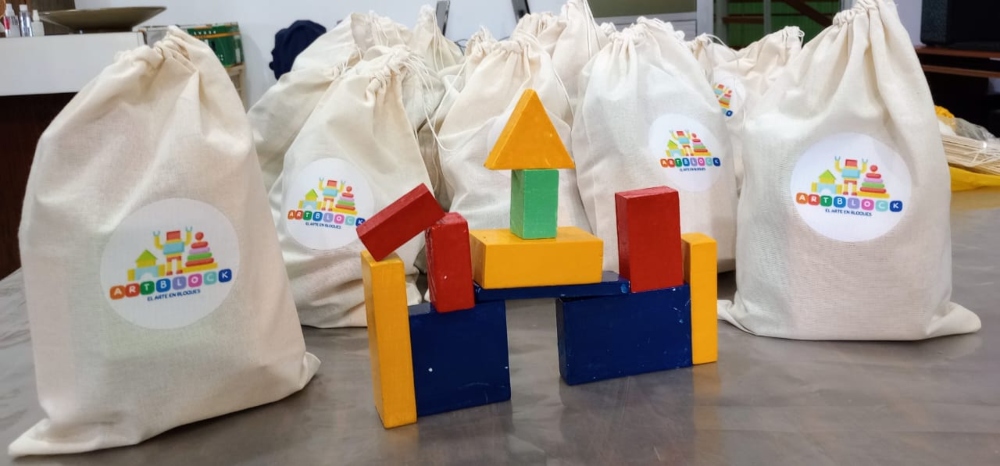 Estudiantes de Eldorado crearon Artblock, un emprendimiento de juguetes de madera descartada