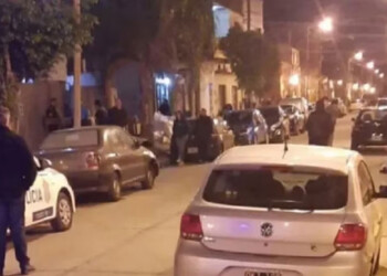 Un joven mató a su hermana menor y llamó al padre para contarle