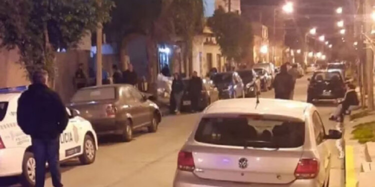 CONMOCIÓN. Vecinos de San Fernando no daban crédito a lo ocurrido.