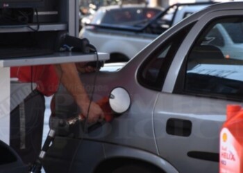El litro de combustible ya se vende 100 pesos más caro en Posadas