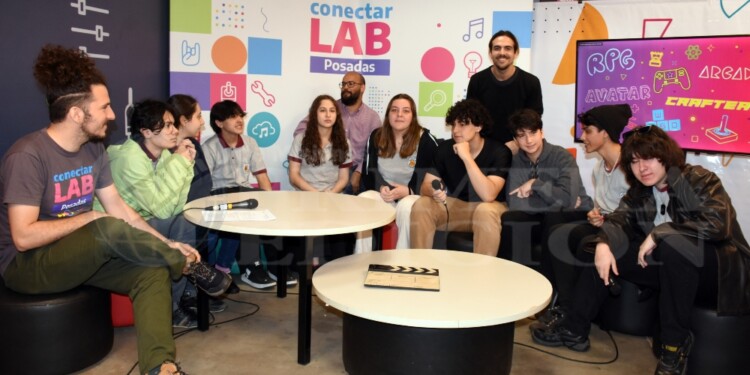 PROPUESTA. Estudiantes del BOP 9 presentaron a través de un streaming el videojuego creado por ellos.