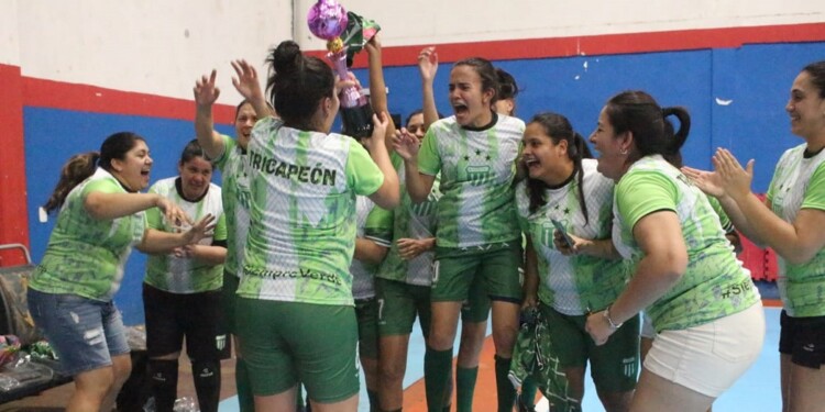UNA VUELTA MÁS. Las chicas de El Verde buscarán el tetracampeonato.